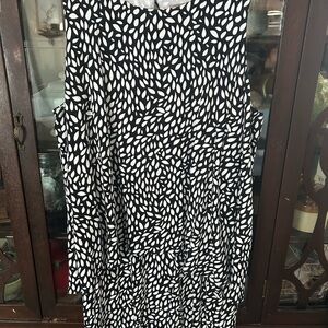 Chico's Black and White Sleeveless High-Low Leaf Print Dress